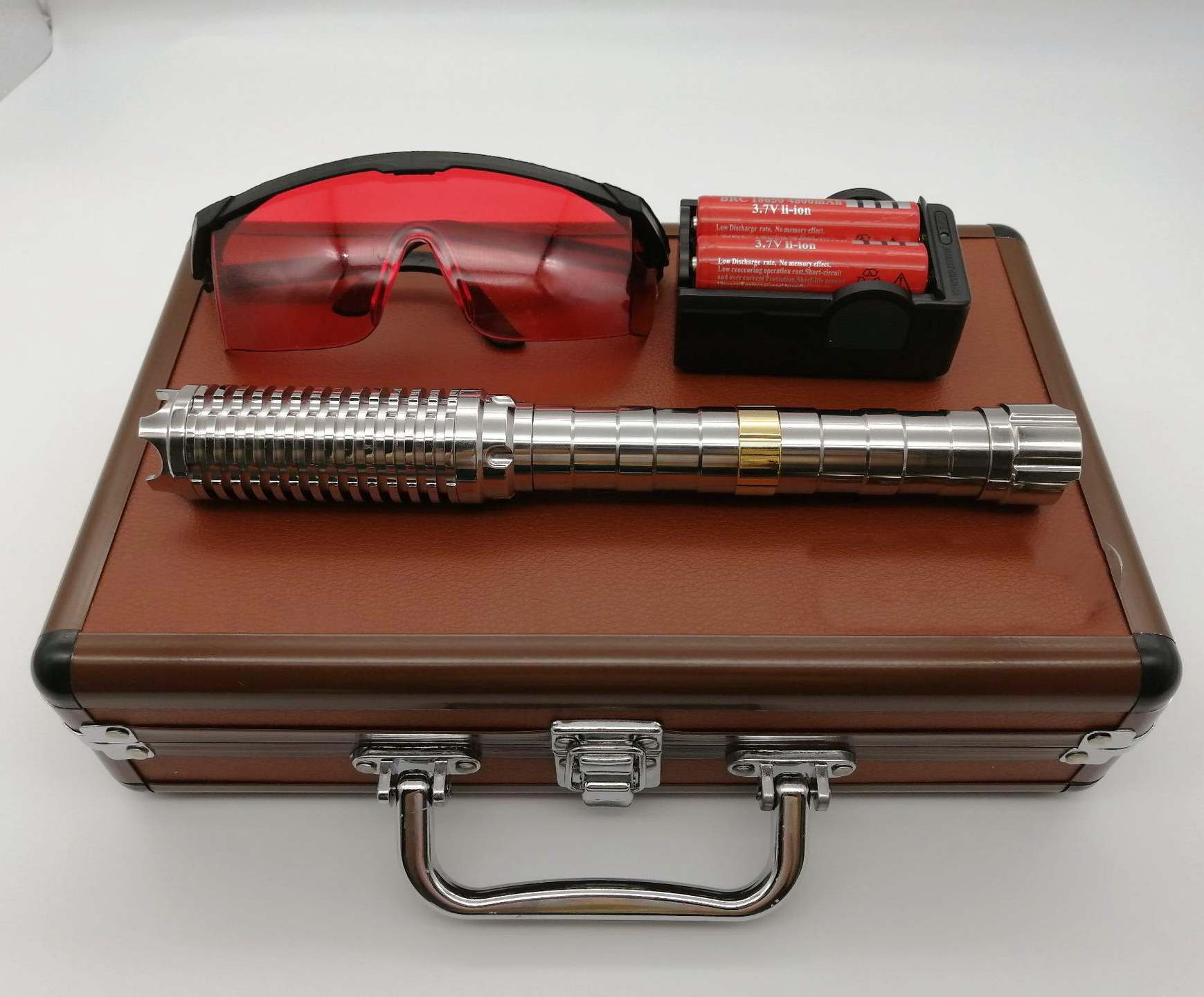 世界最強のレーザー8000mw 450nm青色レーザーポインター 最強 海外 屋外の護身用レーザー武器 撃退