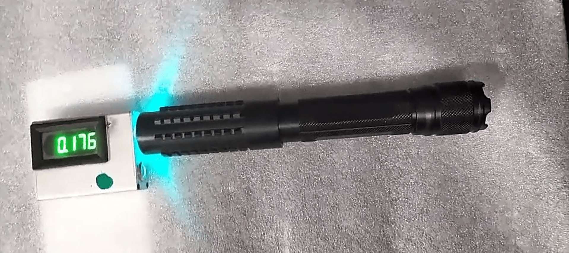 200mW 488nm 青色レーザーポインター 教学用 プレゼン用 指示棒 懐中電灯型 高輝度レーザー クラス3B 可視光線 青光 コンパクト 軽量 USB充電式 - Yolerhome