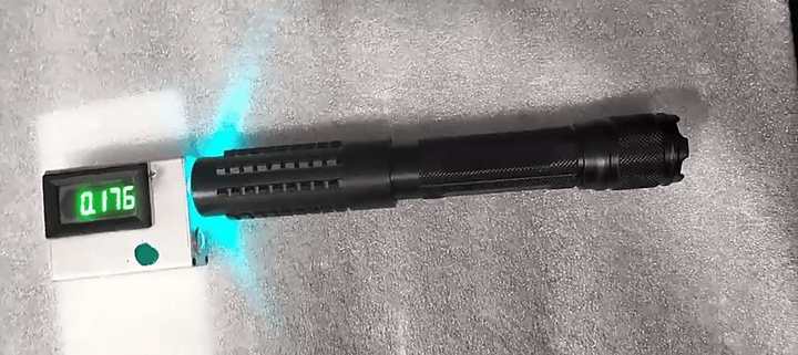 200mW 488nm 青色レーザーポインター 教学用 プレゼン用 指示棒 懐中電灯型 高輝度レーザー クラス3B 可視光線 青光 コンパクト 軽量 USB充電式 - Yolerhome