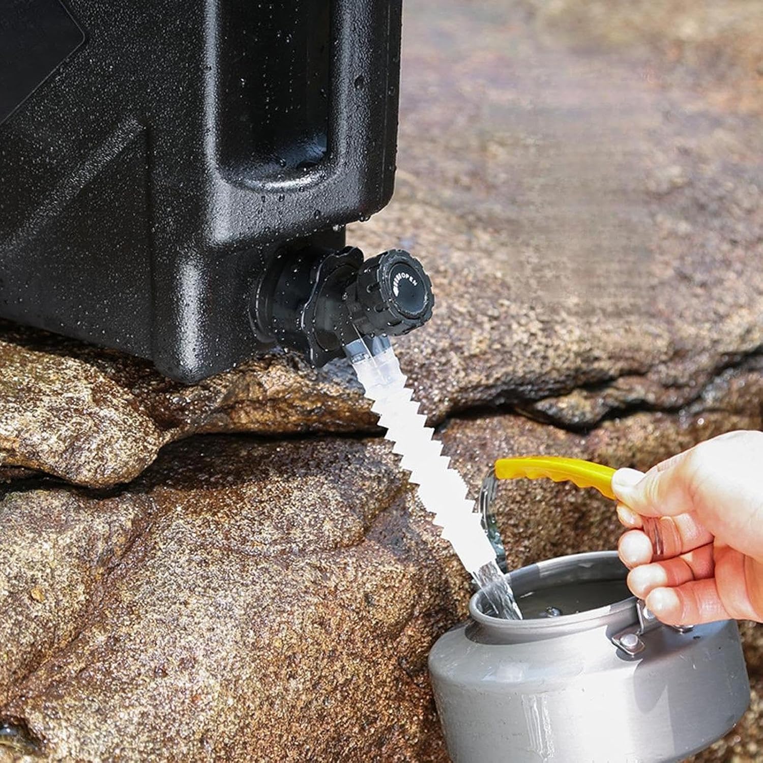 【2025年新アップグレード】ウォーターコンテナ、ウォーターキャリア 蛇口付き ドリンクコンテナ ネジ蓋付き ウォータージャグ ウォーターバケツ サバイバルキャンプ 釣り用 (緑, 35cmx14cmx32cm 10L) - Yolerhome