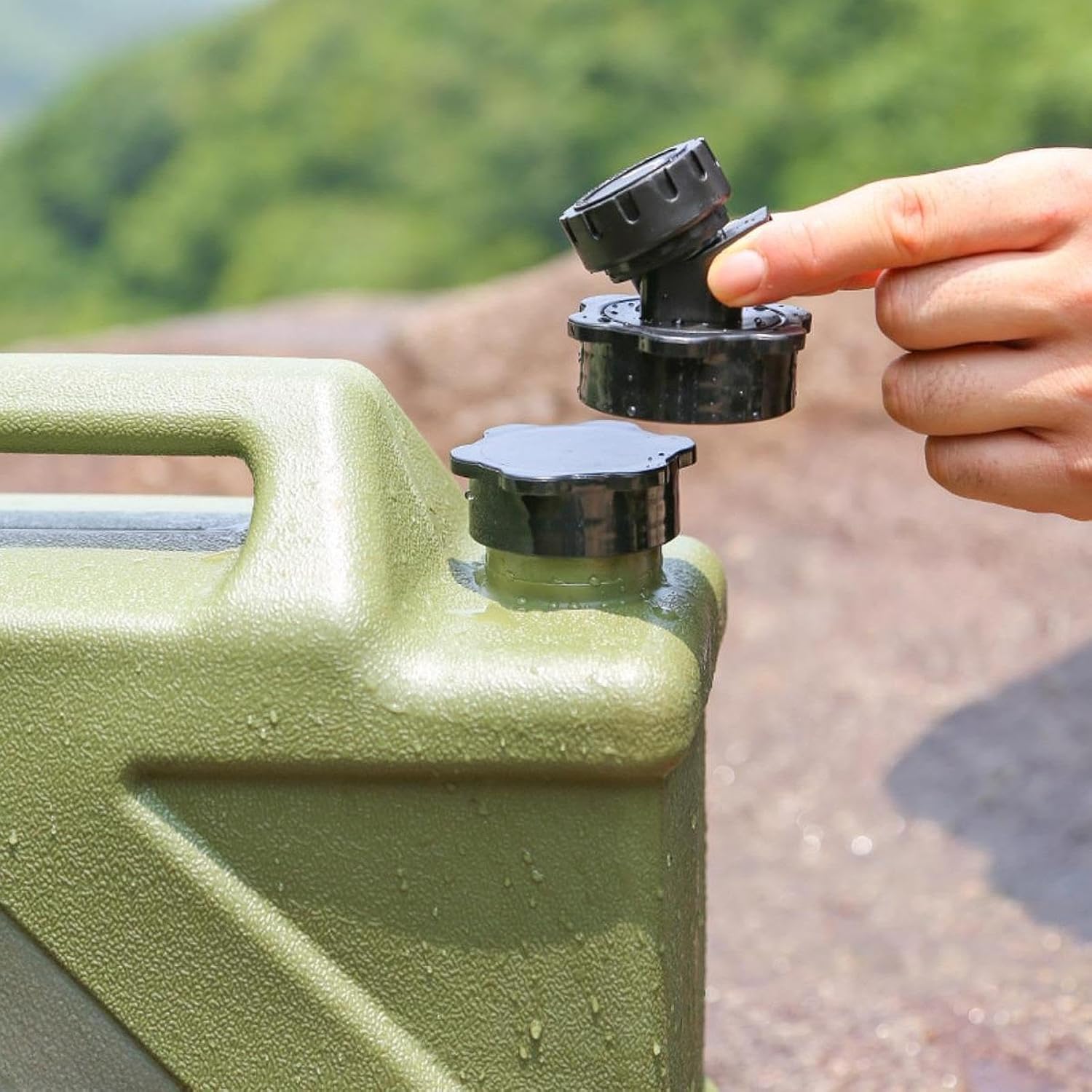 【2025年新アップグレード】ウォーターコンテナ、ウォーターキャリア 蛇口付き ドリンクコンテナ ネジ蓋付き ウォータージャグ ウォーターバケツ サバイバルキャンプ 釣り用 (緑, 35cmx14cmx32cm 10L) - Yolerhome