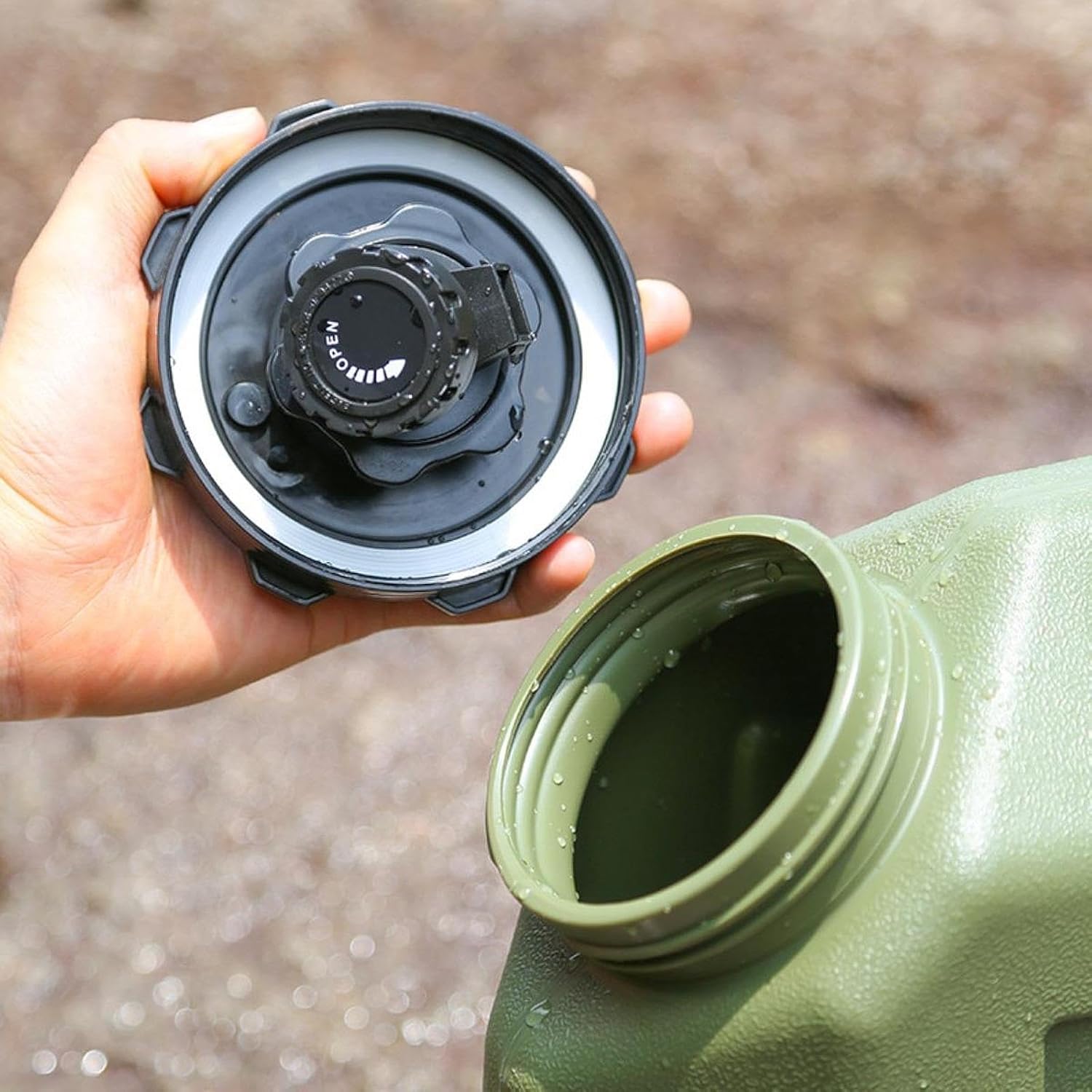 【2025年新アップグレード】ウォーターコンテナ、ウォーターキャリア 蛇口付き ドリンクコンテナ ネジ蓋付き ウォータージャグ ウォーターバケツ サバイバルキャンプ 釣り用 (緑, 35cmx14cmx32cm 10L) - Yolerhome