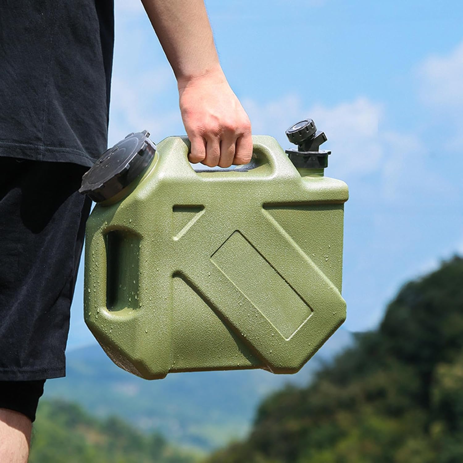 【2025年新アップグレード】ウォーターコンテナ、ウォーターキャリア 蛇口付き ドリンクコンテナ ネジ蓋付き ウォータージャグ ウォーターバケツ サバイバルキャンプ 釣り用 (緑, 35cmx14cmx32cm 10L) - Yolerhome