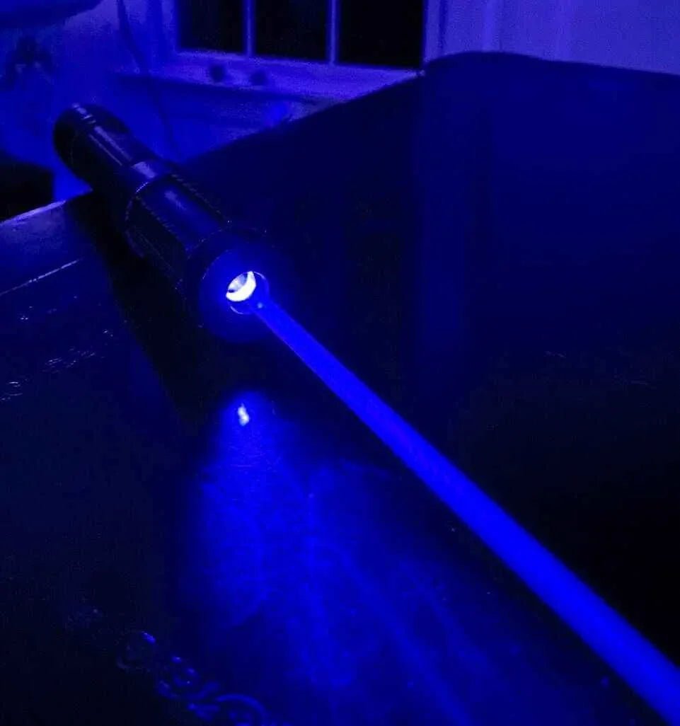 超高出力、超強力レーザーポインター青色 30000mw 激安通販 大人気レーザーポインター距離 瞬間切断 赤 レーザー グリーン レーザー - Yolerhome