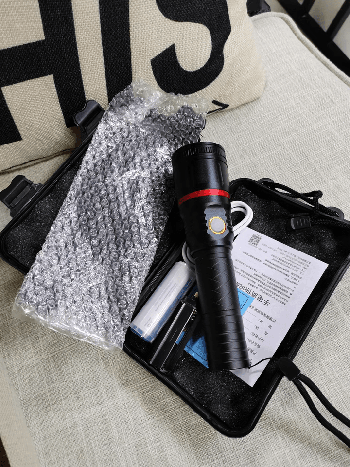 LEDレーザーポインター 充電式led懐中電灯 明るいライト付きレッド