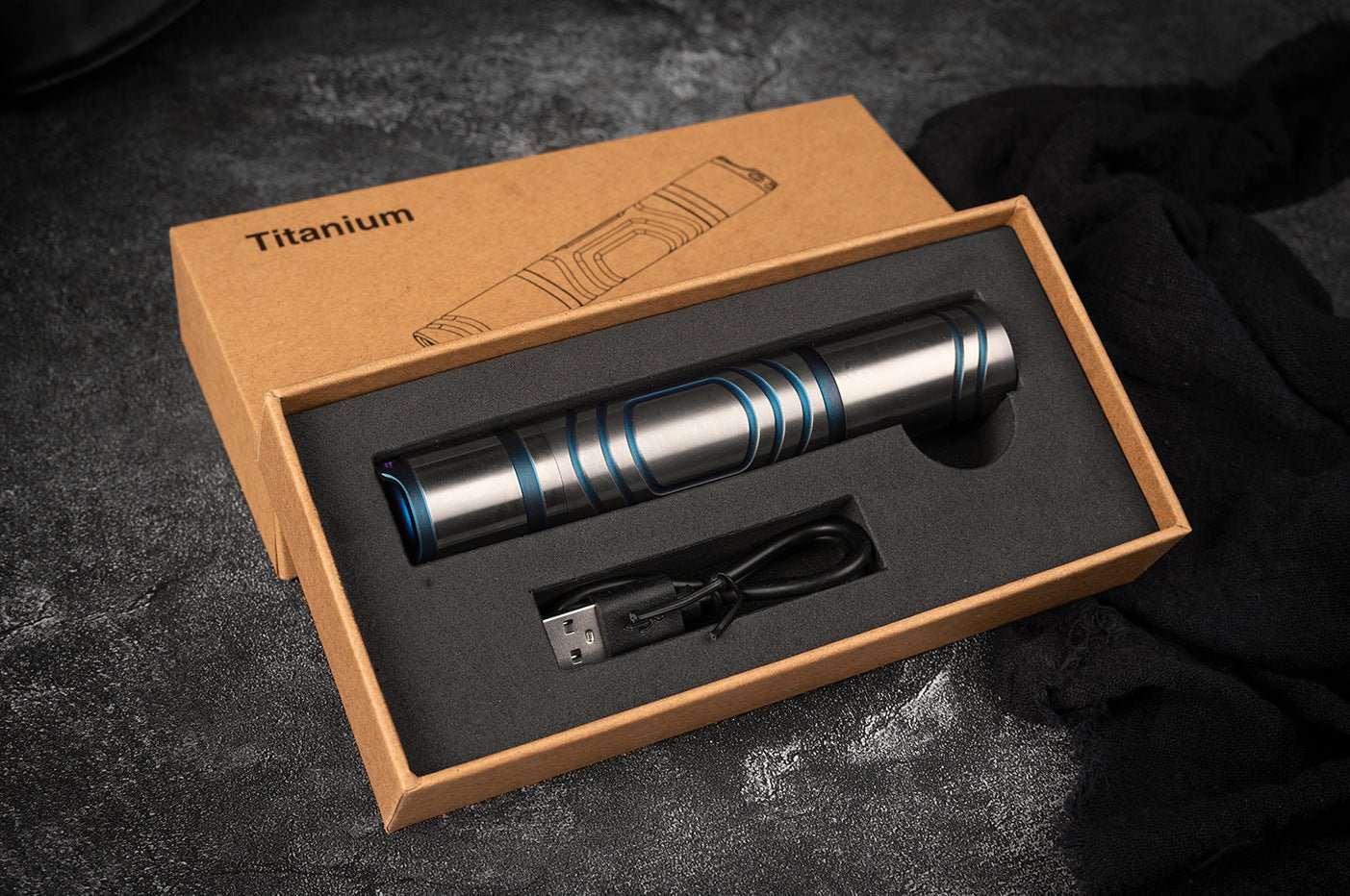 チタン合金の強力な光のライトが望遠に照らしてメーカーを許可します発明直携帯充電屋外応急LED懐中電灯KS39 - Yolerhome