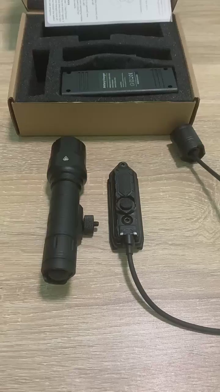 グレアブラスター強力点滅LEDライト 制圧に最適な護身用ライト　ブレアブラスター 最強の護身用ライト グレアブラスター ライトタイプ X-13T 黒 ブラック 護身グッズ ミリタリー タクティカル 防災 セキュリティ 防犯 最強 ライト 懐中電灯 フラッシュライト 強力 アウトドア サバゲー 防災グッズ おすすめ 【送料無料】 ポイント消化 スーパーSALE