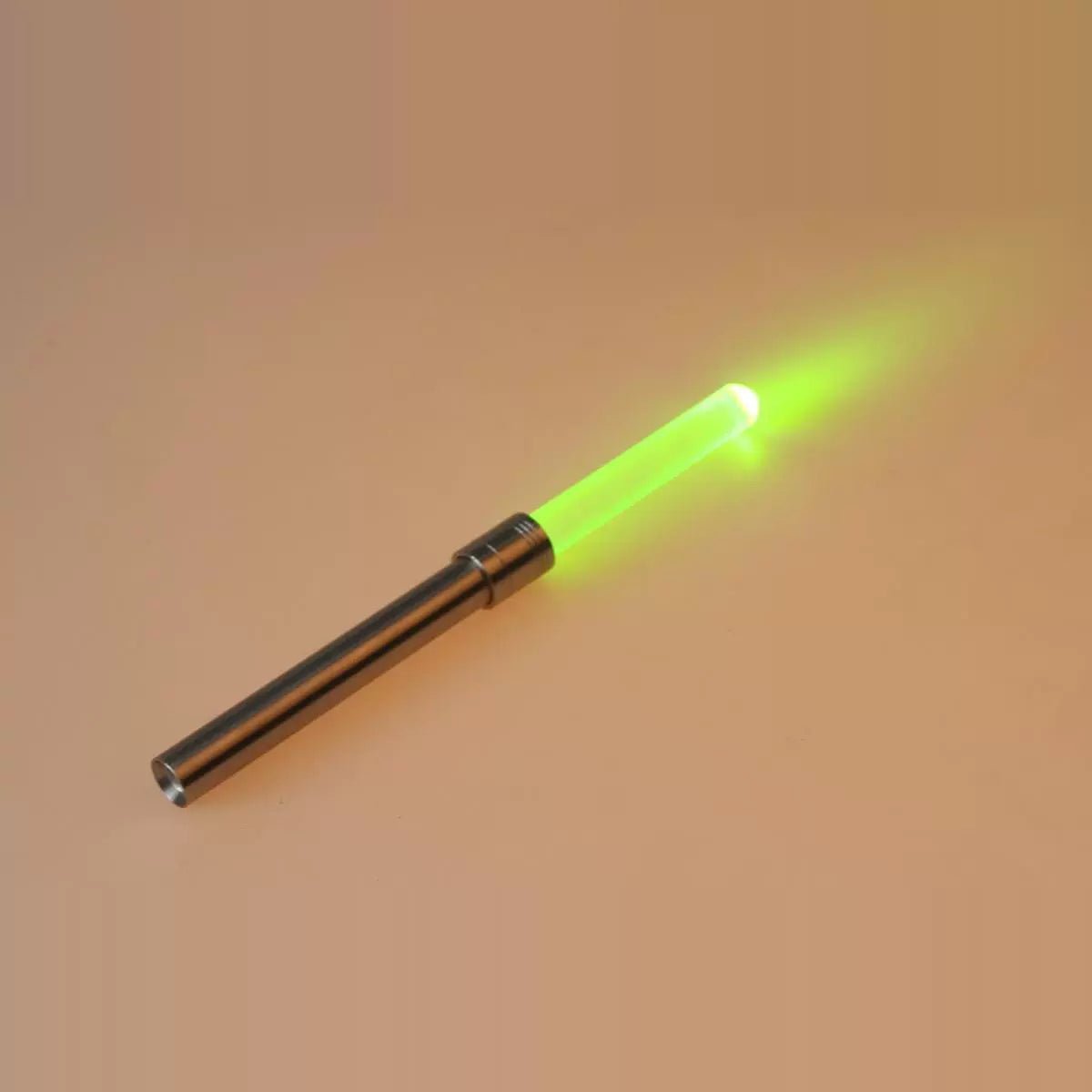 レーザー剣 アタッチメント｜スターウォーズ風 エフェクトキャップ｜レーザーライト用アクセサリー｜懐中電灯対応 装着簡単 視覚効果抜群 - Yolerhome