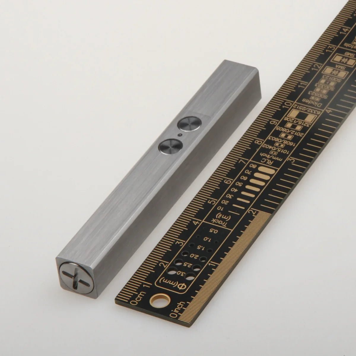 SANWUレーザーポインター 小型四角ステンレス製 指星ペン Bluetoothアプリ制御 USB充電式 教育用・デモ用 - Yolerhome